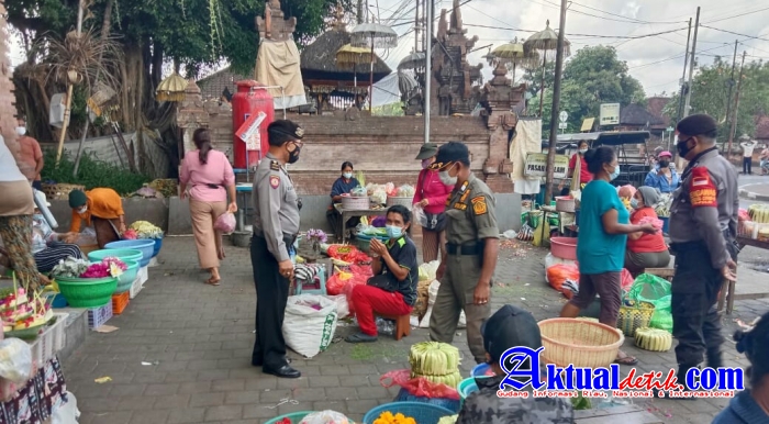 Team Gabungan TNI - Polri dan Satpol PP, Sasar Pasar Blahkiuh Terapkan PPKM Level IV