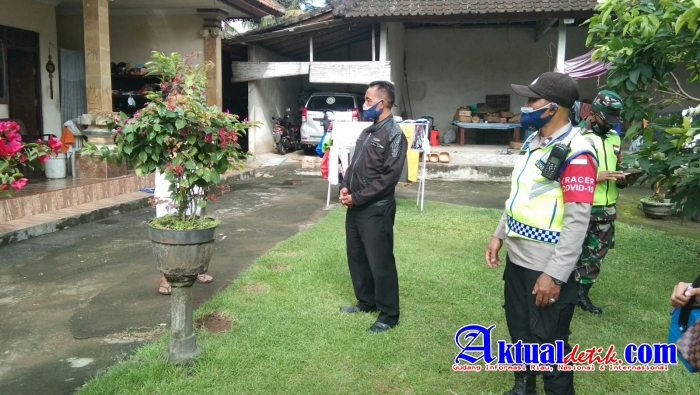 Dua Bhabin Ujung Tombak Bersama Kadus Pantai Giat 3T