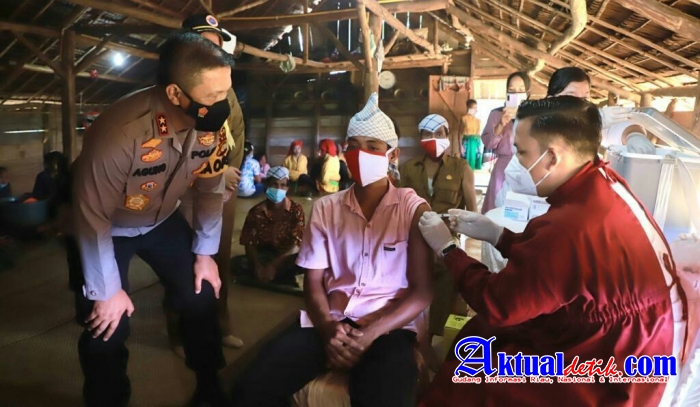 Vaksin Kemerdekaan Polda Riau Jangkau Masyarakat Pedalaman Suku Talang Mamak Inhu
