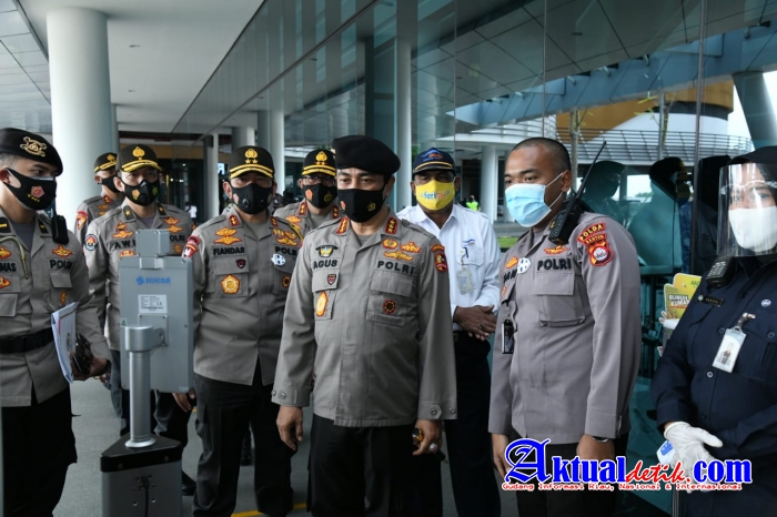 Kabaharkam Polri Turut Dampingi Wakapolri Pantau Lalin Jelang Libur Panjang