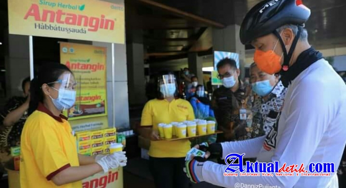 Ganjar Dorong Nakes dan Pasien Covid-19 Minum Jamu Untuk Jaga Stamina