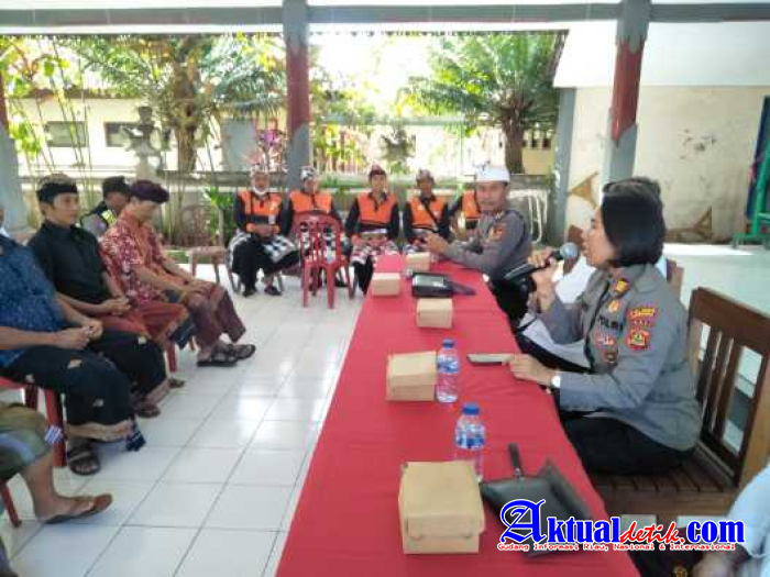 Sambangi Kel. BB Agung, Kasat Binmas Polres Jembrana Gelar Binluh Pencegahan TPPO Kepada Masyarakat