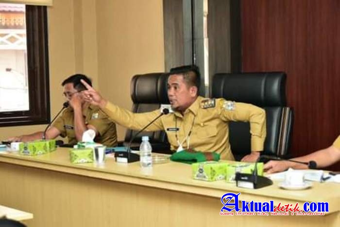 Bupati Pelalawan Zukri, Ajak Tujuh Perusahaan Membangun Jalan Untuk Masyarakat