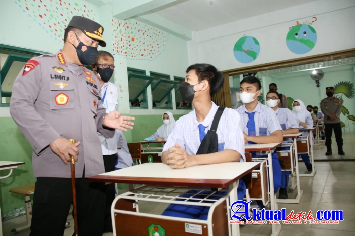 Tinjau Serbuan Vaksin di Kalbar, Kapolri Tekankan Penguatan Prokes dan Percepatan Vaksinasi