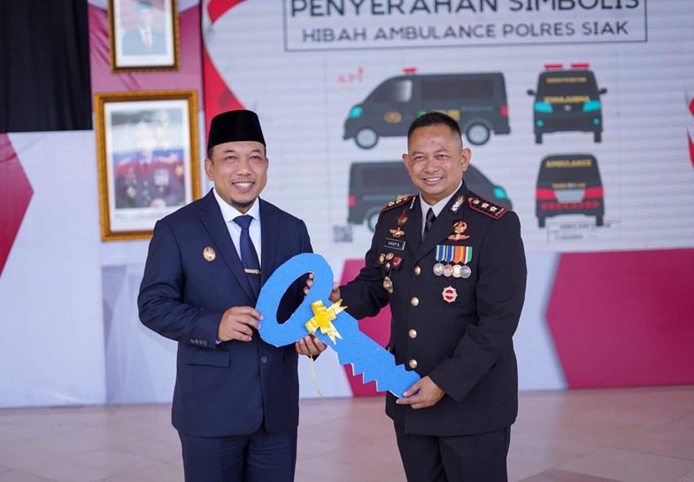 Wakil Bupati Siak Husni Merza Menerima Duplikat Bendera Pusaka dari Ketua BPIP RI
