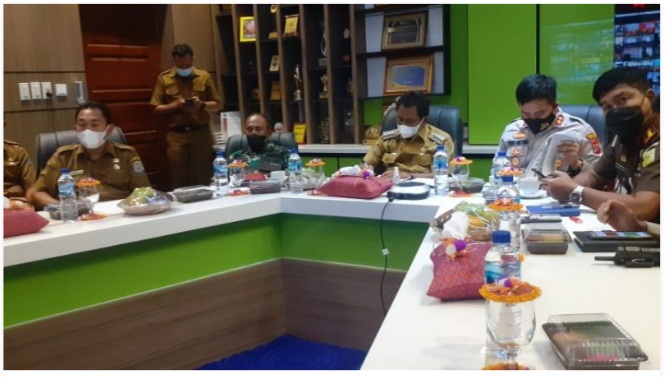 Kapolres Binjai hadiri Kegiatan Rapat Zoom Bersama Gubernur Sumatera utara Di Pemko Binjai.