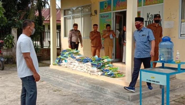 DPRD Siak Salurkan Sembako Kepada Warga Kampung Pangkalan Pisang