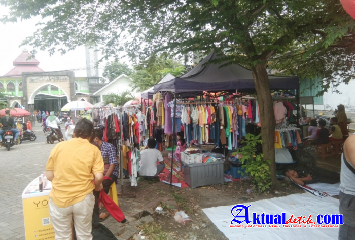 Saling Bersitegang Warnai Penarikan Kontribusi PKL Pasar Krempyeng Perumnas Bukit Sendangmulyo 