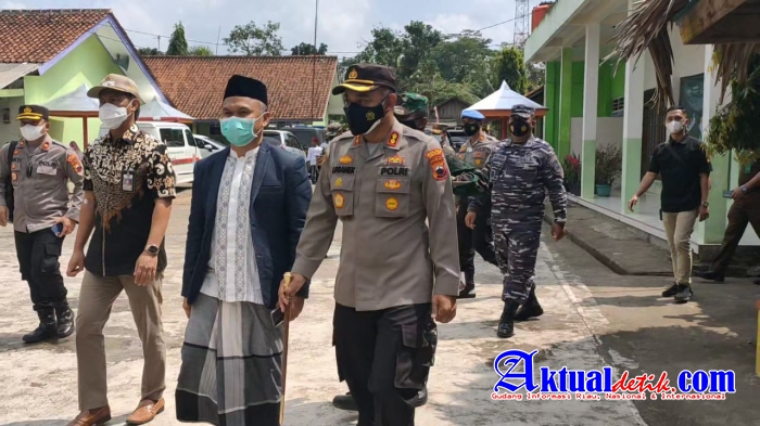 Kapolres Cilacap Tinjau Percepatan Vaksinasi di Ponpes Al Hikmah