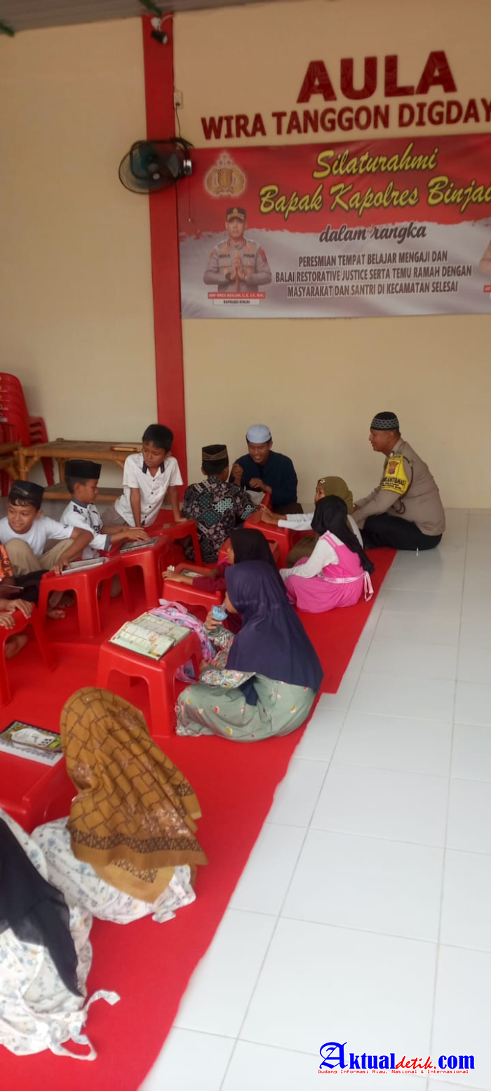 Bhabinkamtibmas Tebar Kepedulian Dampingi Anak-Anak Belajar Alquran Di Polsek Selesai