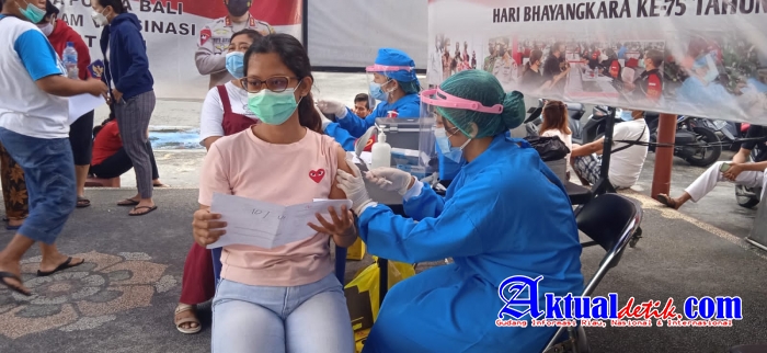 Walau Akhir Pekan Polres Gianyar Tetap Laksanakan Gerai Vaksin Presisi