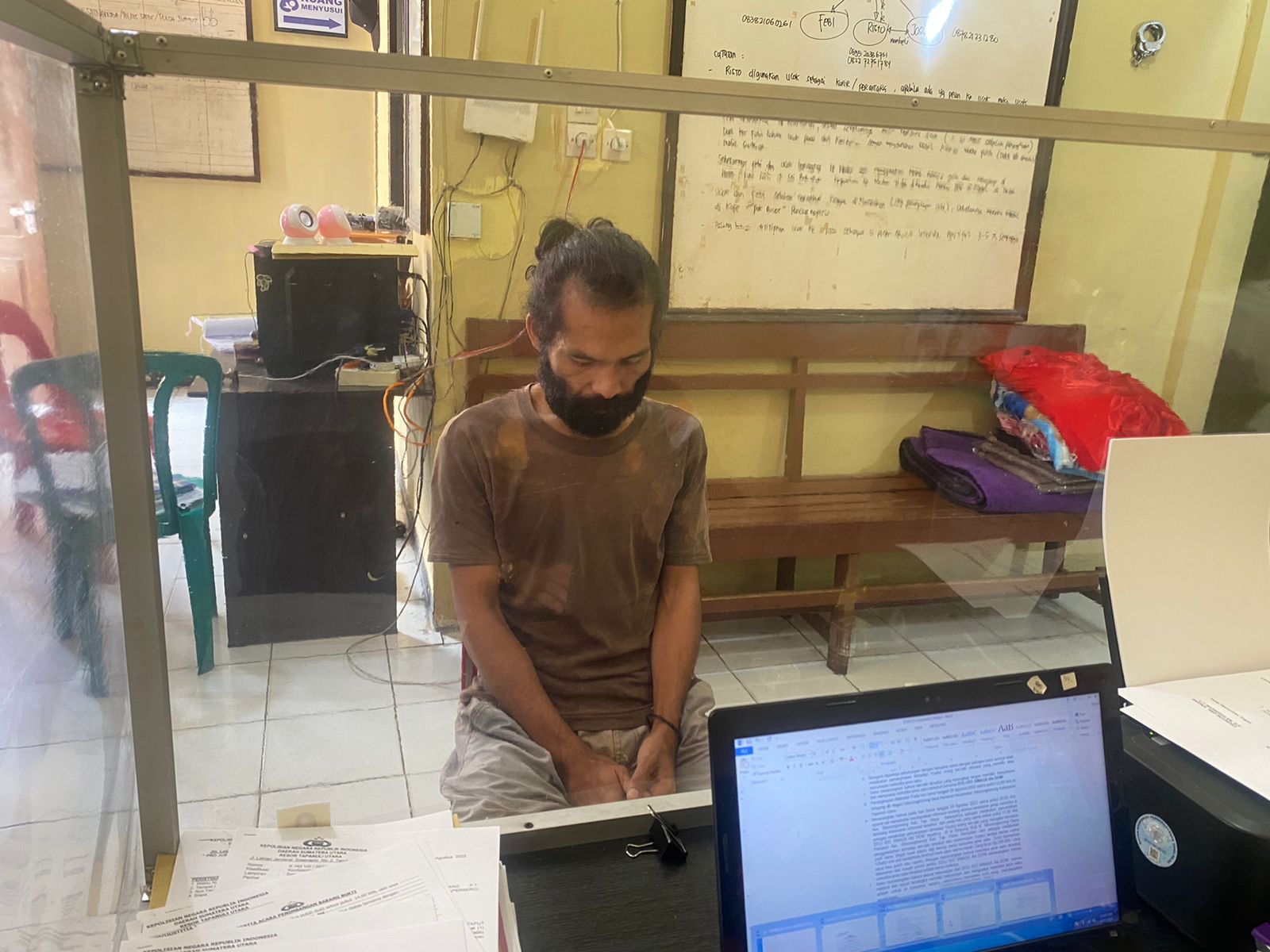 Pemuda Berjambang Di Tangkap Sat Narkoba Polres Taput, Karena Menyimpan Narkoba Jenis Sabu.