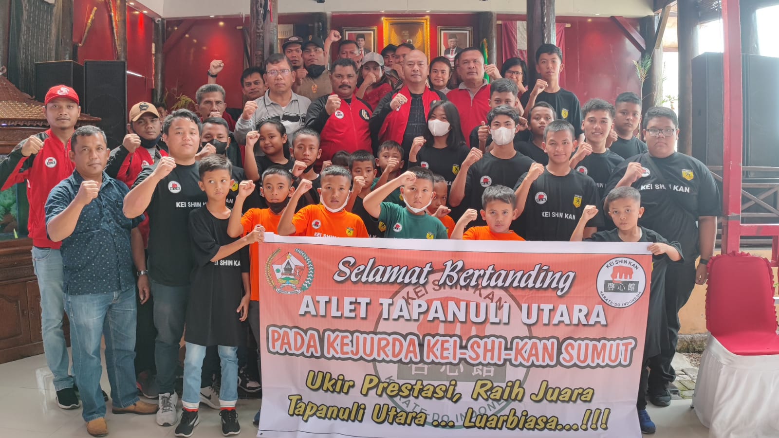 Bupati Taput berikan Motivasi dan Berangkatkan Kontingen Kei Shin Kan Taput mengikuti Kejurda