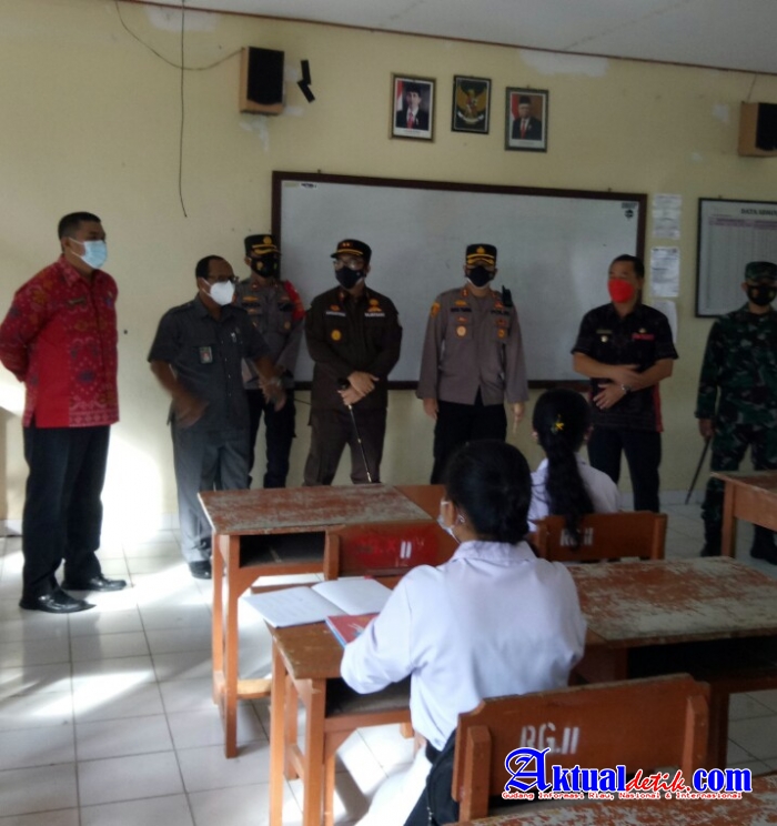 Kapolres Karangasem Bersama Forkopimda Melaksanakan Pengecekan PTM di SMA Negeri 2 dan SMP Negeri 5 