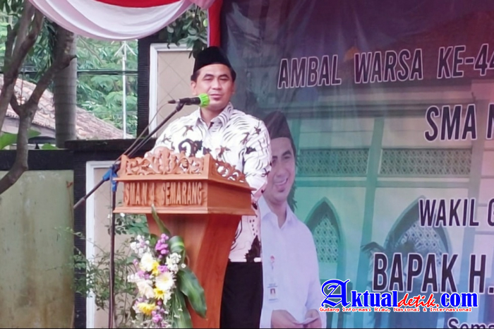 Wakil Gubernur Taj Yasin Resmikan Masjid At Taqwa Bertepatan HUT Ke-44 SMA Negeri 4 Semarang 