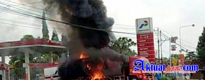 Truk Tangki BBM Meledak, SPBU Terbakar, Sang Supir Terpental