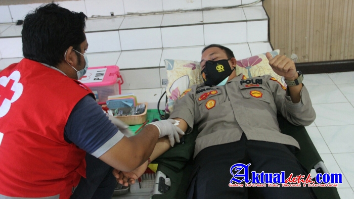 Kapolres Buleleng Donorkan Darah Bersama 114 Pendonor Dalam Rangka Hari Bhayangkara Ke-75