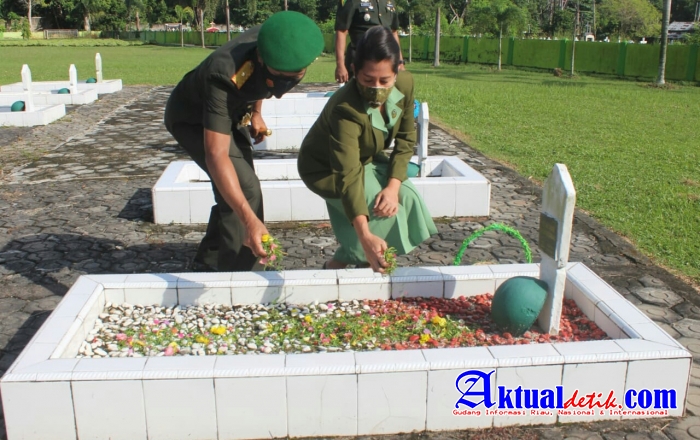 Danrem 045/Gaya pimpin Ziarah Rombongan