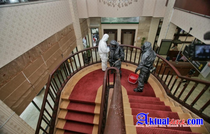 BPBD Kota Medan Dan Gegana Brimob Poldasu Semprot Cairan Disinfektan
