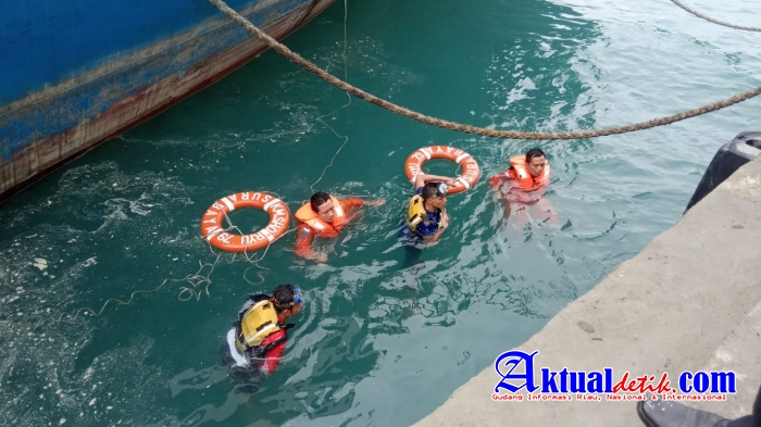 Buruh Angkut Semen Dermaga Meninggal Terpeleset Jatuh ke Laut