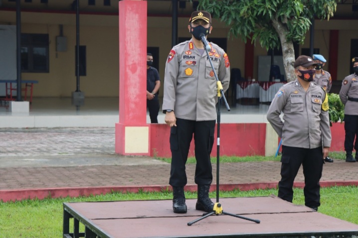 Kapolresta Deli Serdang Anugerahkan Reward Kepada Personil Berprestasi