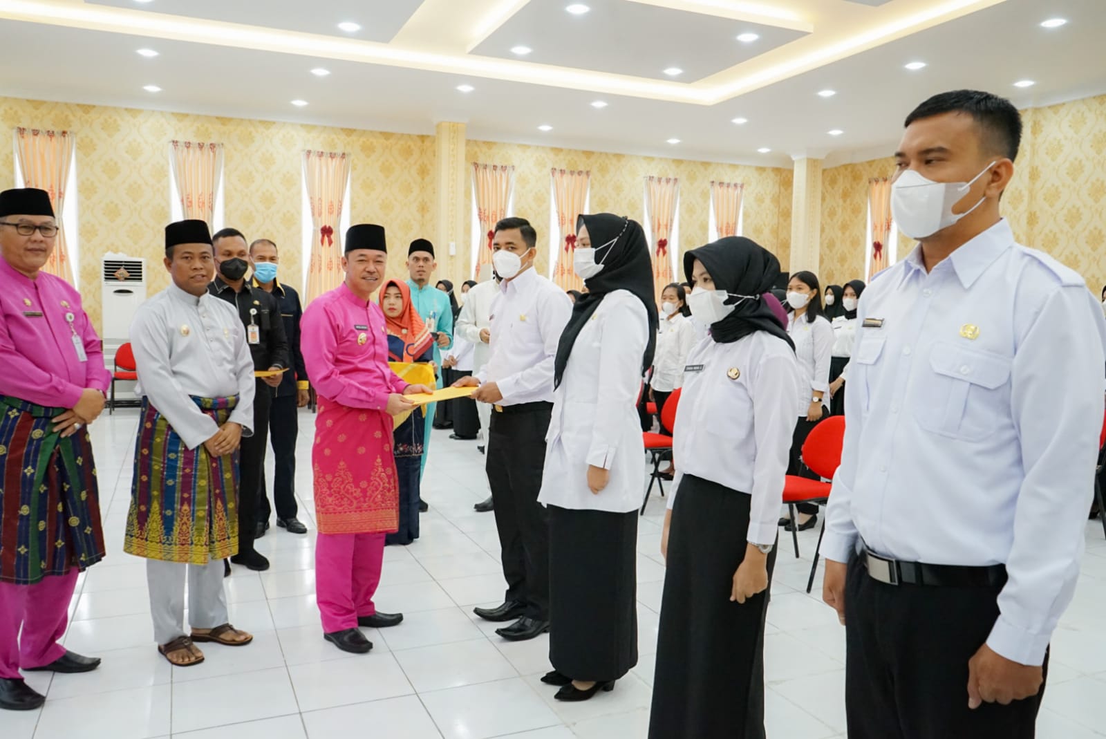 Bupati Rohil Serahkan SK Pengangkatan CPNS Formasi Tahun 2021