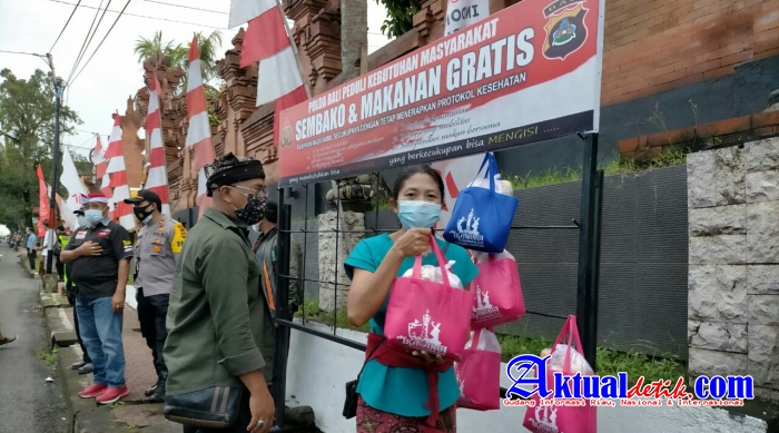 Bekerja Sama Dengan Ikawangi, Polsek Ubud Bagikan Sembako