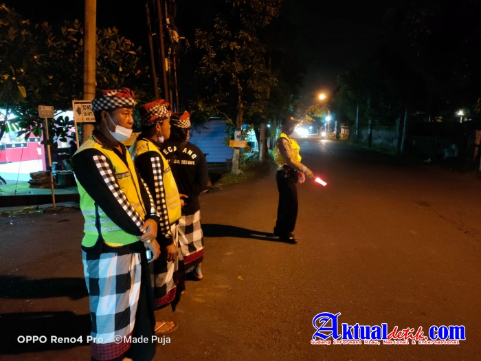 Bhabinkamtibmas Desa Sedang Amankan Kegiatan Upacara Keagamaan