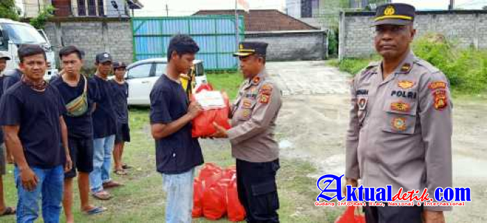 Sat Binmas Polresta Denpasar Salurkan Bantuan Kemanusiaan Paket Sembako Untuk Warga Kurang Mampu