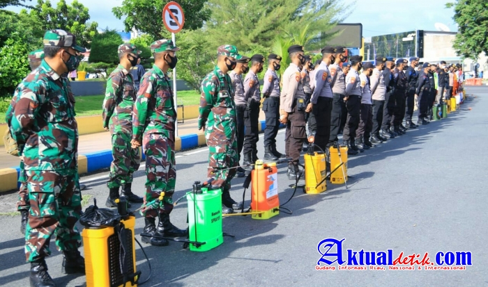 Sikapi Lonjakan Kasus Covid-19, Polda Bersama Unsur Terkait Jajaran Lakukan Penyemprotan Disinfektan