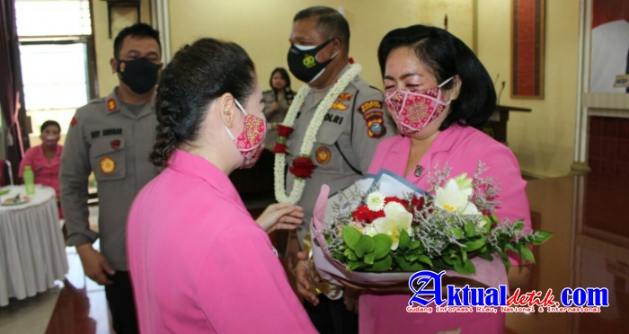 Kapolres Pematang Siantar Pimpin Upacara Pelepasan Purna Bhakti Dua Personil