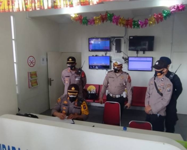 KAPOLRESTA DELISERDANG CEK POS PAM TANJUNGMORAWA PEKAN