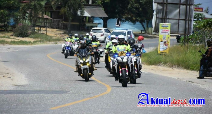 Kapolda Riau Bersama Danrem 031/WB Tinjau Pos PPKM Dan Pelaksanaan Vaksinasi di Kerinci Kanan Siak