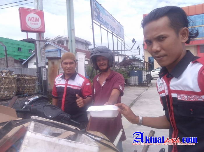 Jumat Barokah Serikat Pers Republik Indonesia (SPRI) dan CSO Pekanbaru Semoga Membantu Warga Yang Me