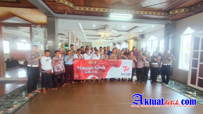 Minggu Kasih Polda Bali Kepada Warga Karya Makmur pengurus Musholla Al Fatta