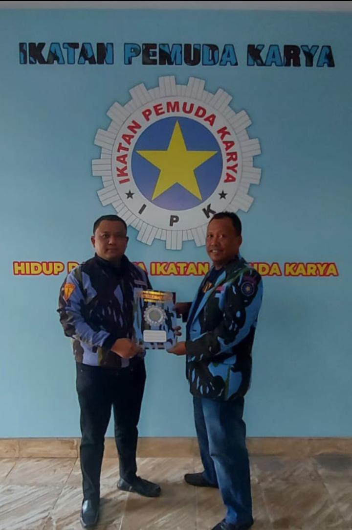Penyerahan SK Pengangkatan Wahyu Permana, SH Sebagai Sekretaris DPD IPK Kota Medan.