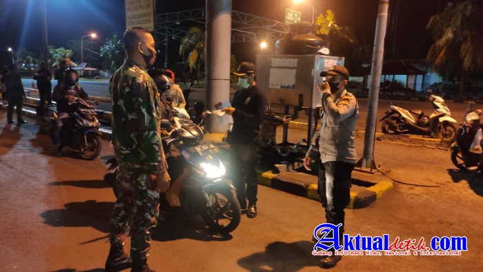 Antisipasi Curanmor, Gabungan Piket Satfung Polsek Padangbai Cek Dokumen Ranmor di Pel. Padangbai
