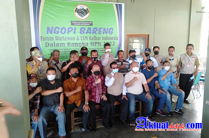 Gubernur Kalbar Berikan Sambutan dalam Acara "Ngopi Bareng" Forum Wartawan Dan LSM Kalbar Indonesia 