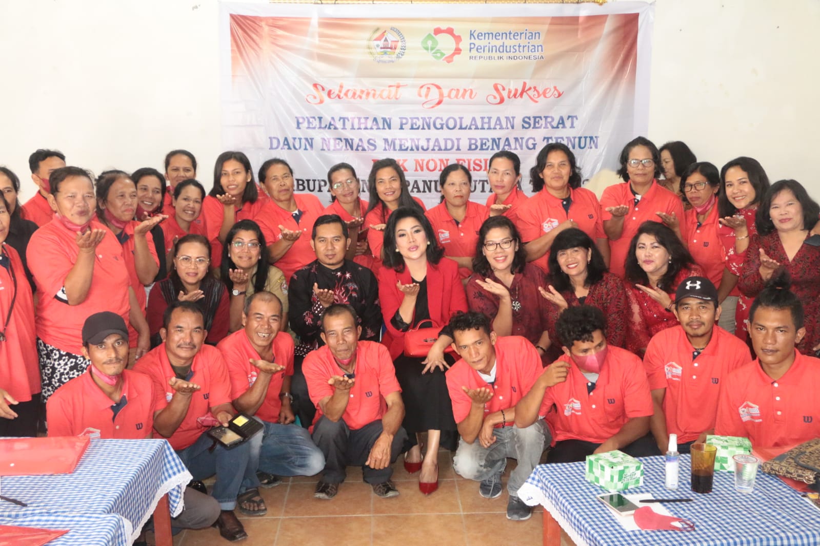 Kembangkan IKM Daerah, Satika Simamora Perjuangkan Taput Produsen Benang Tenun Mandiri