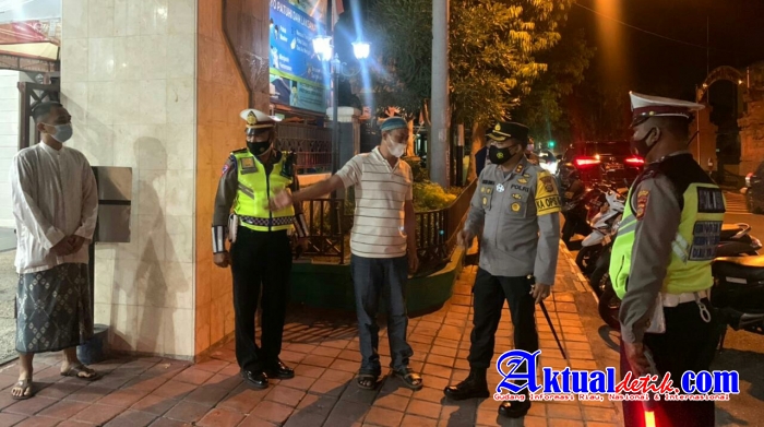 Kapolres Gianyar Cek Penerapan Prokes Di Masjid Agung Al Ala Jelang Hari Raya Idul Fitri 1442 H