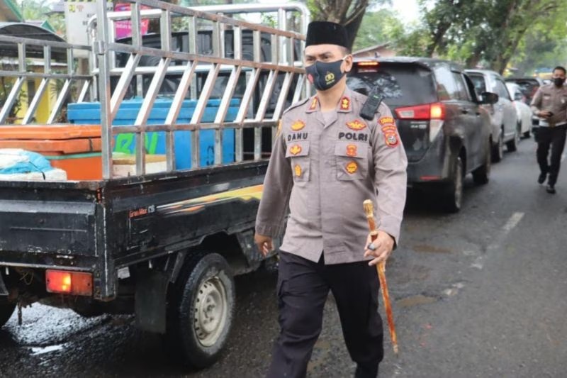 Kapolres Langkat turun langsung atur lalin saat kemacatan terjadi