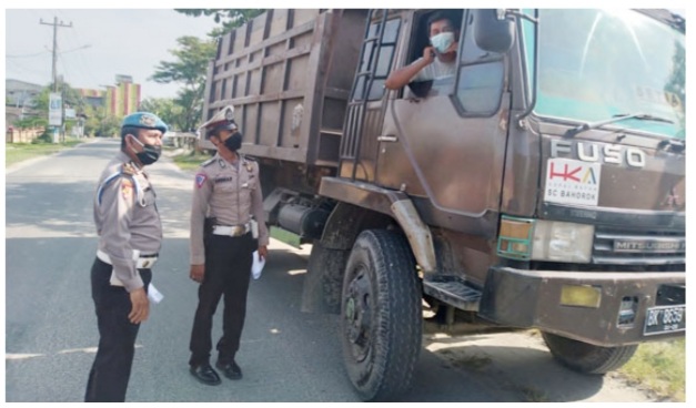 Polsek Beringin Polresta Deli Serdang Bagikan Masker Gratis