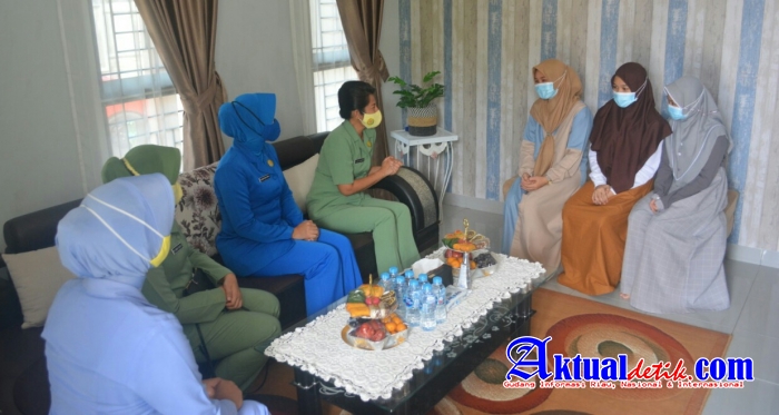 Ibu-ibu Dharma Pertiwi Daerah B Babel Kunjungi Panti Asuhan Al-Khoiriah