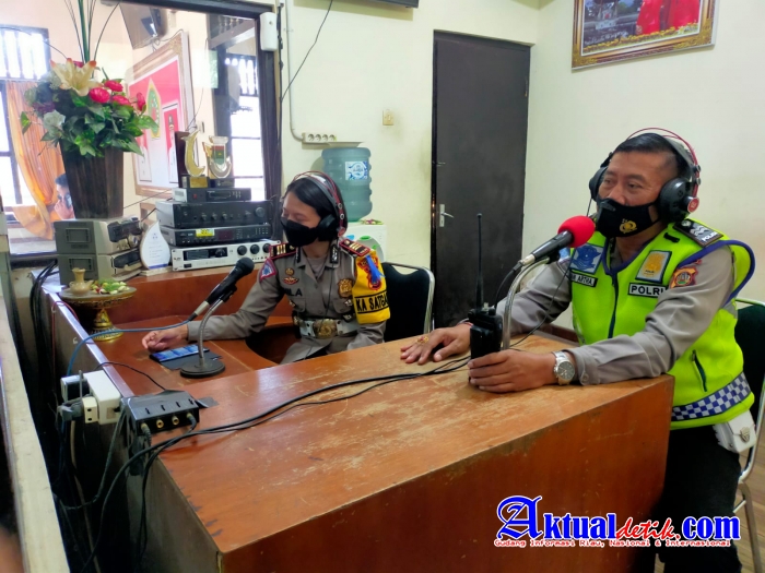 Polres Gianyar Sosialisasikan Operasi Patuh Agung 2021 Melalui Siaran Radio