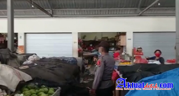 Sat. Binmas Polres Karangasem Lakukan Segala Upaya Untuk Menekan Penyebaran Covid-19 Menuju Endemi