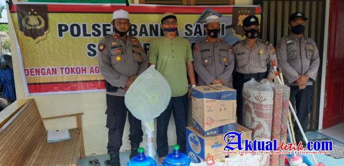 Kapolsek Banda Sakti Serahkan Bantuan dari Kapolres Lhokseumawe