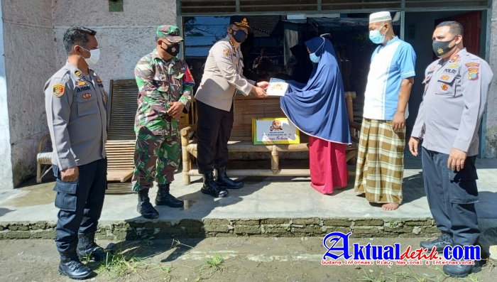 Sambut HUT Bhayangkara ke 75, Kapoldasu Berikan Tali Asih Kepada Anggota Babinsa Serda Sugianto