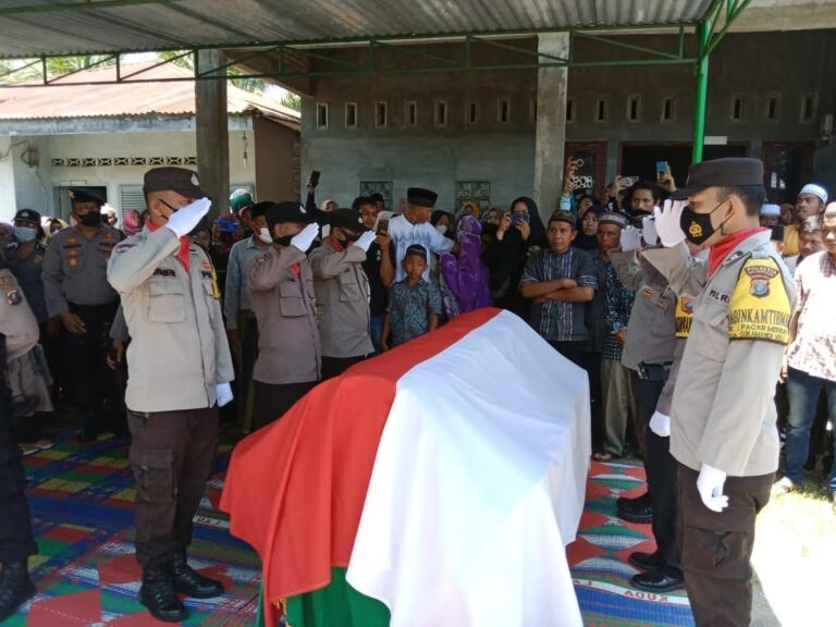 Waka Polresta Deli Serdang Melayat Kerumah Duka Personil Yang Meninggal Dunia