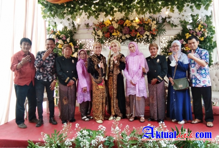 Selamat Menempuh Hidup Baru Yurizka Meivani,S.Pd Dengan Muhammad Safiul Umam,S.Pd.Gr 