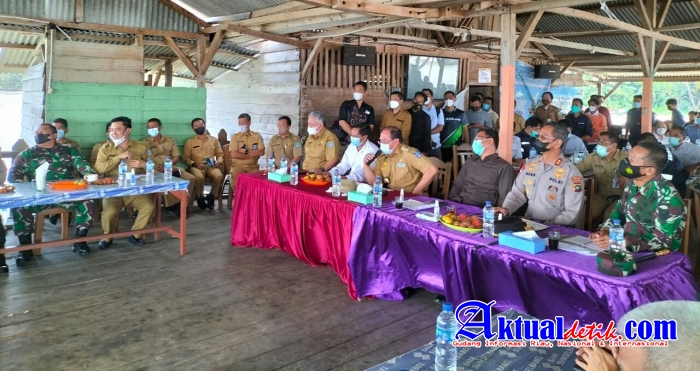 Danrem 045/Gaya dan Forkopimda Rakor Pembahasan Konflik Sosial di Perairan Teluk Kelabat